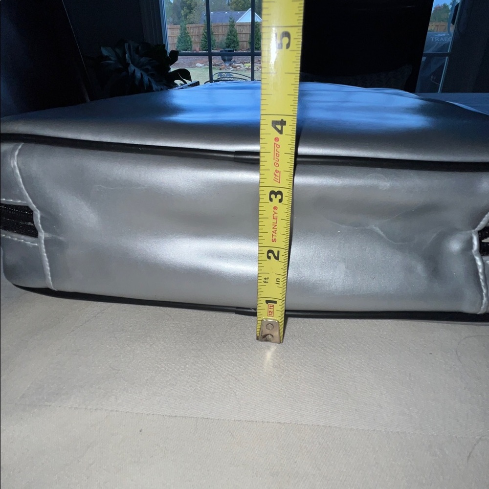 Conair Silver Portable Storage Bag Water Resistant - Picture 6 of 7